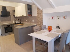 Fridge, microwave, coffee/tea maker, electric kettle - Apartment in Baška with Terrace, Air condition, WIFI (4863-1) (Baška)