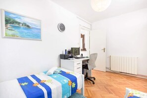 2 bedrooms, iron/ironing board, free WiFi, bed sheets