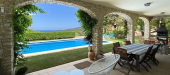 Holiday rental villa with swimming pool in Begur