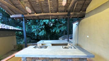 El Establo | Private kitchenette | Coffee/tea maker, cookware/dishes/utensils