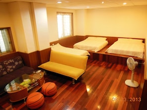 Family Room | Desk, free WiFi, bed sheets - Shin Yi B&B (Hualien City)