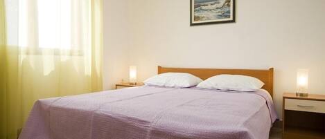 5 bedrooms, free WiFi, bed sheets