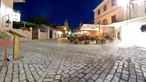 Outdoor dining - Apartment in Nin with Loggia, Air condition, WIFI (4869-5) (Nin)
