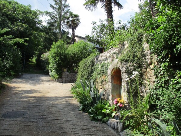 Property grounds - Apartment in Ičići with Seaview, Terrace, WIFI (4870-1) (Icici)