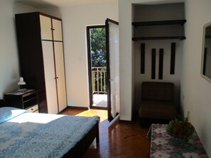 3 chambres, fer et planche à repasser, Wi-Fi gratuit, draps fournis