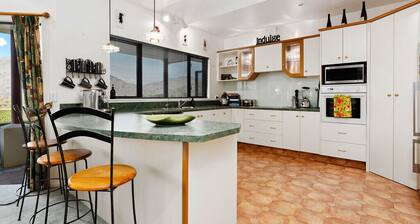 Kawarau Bay View - Cromwell Holiday Home