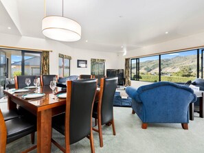 Dining - Kawarau Bay View - Cromwell Holiday Home (Cromwell)