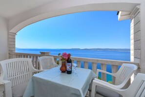 Outdoor dining - Apartment in Pisak with Seaview, Terrace, Air condition, WIFI (4871-3) (Pisak)