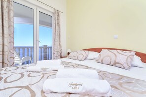 2 عدّة غرف نوم وواي فاي مجانًا وملاءات أسرّة