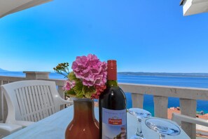 تناول الطعام بالخارج