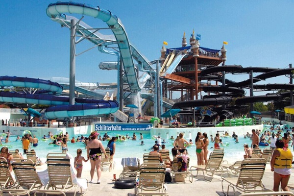 Alberca al aire libre y alberca climatizada