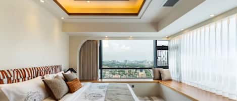 2304Presidential Residence No.1, 108 square meters/270° large panoramic bay window/luxury experience | Premium bedding, down comforters, memory foam beds