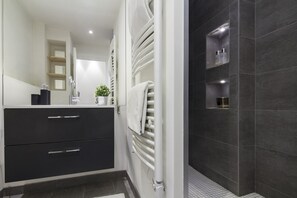 Doccia, asciugacapelli, asciugamani