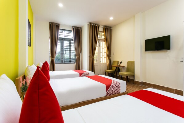 Deluxe Triple Room | Desk, free WiFi