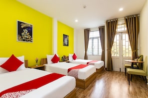 Deluxe Triple Room | Desk, free WiFi - OYO 658 Euro Gold House And Coffee (Da Nang)