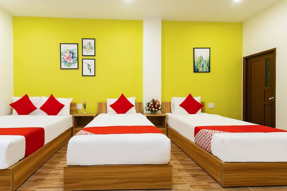 Deluxe Quadruple Room | Desk, free WiFi