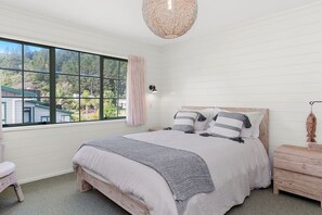 4 habitaciones, tabla de planchar con plancha y wifi