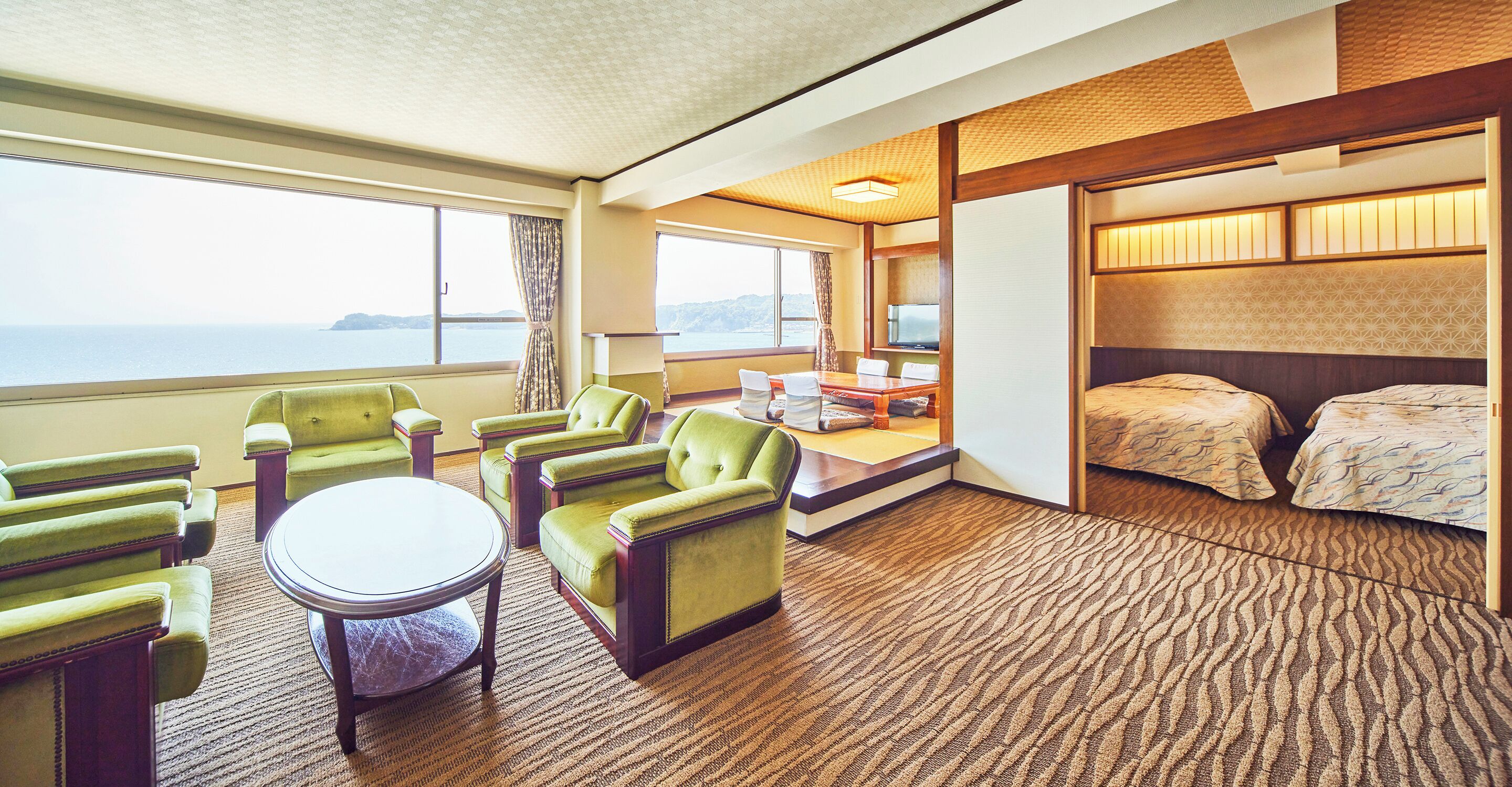 Premium bedding, in-room safe, free WiFi