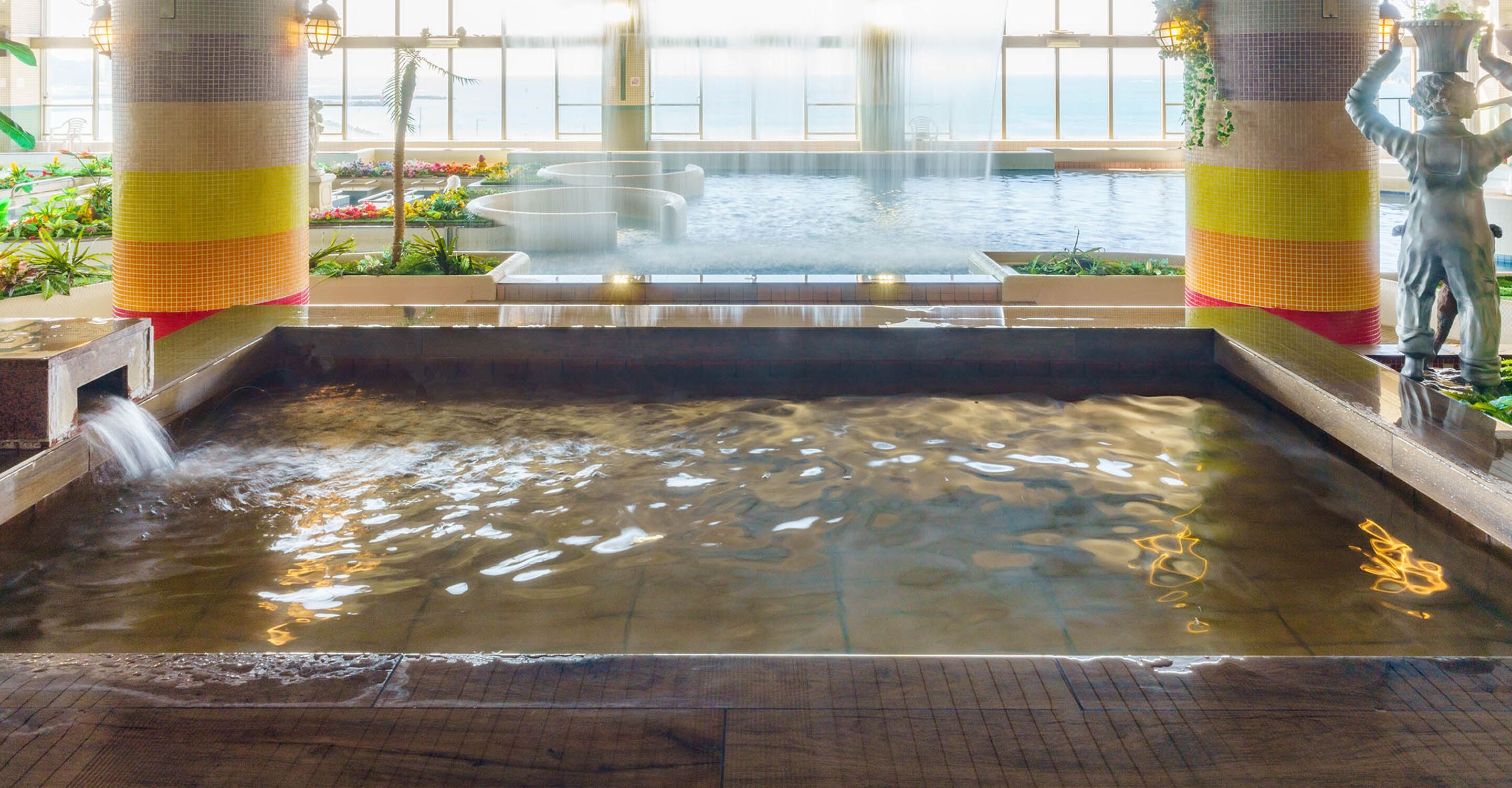 실내 수영장, 야외 수영장, 일광욕 의자