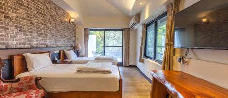 Quarto duplo sênior | Cortinas blackout, Wi-Fi de cortesia