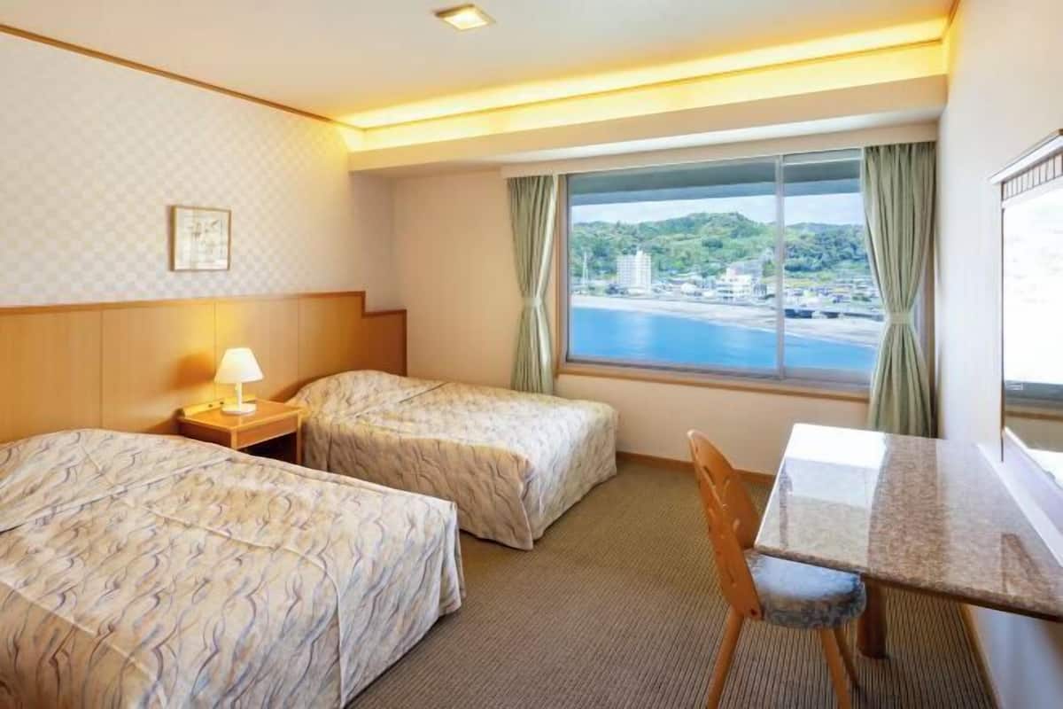 1 bedroom, premium bedding, in-room safe, free WiFi