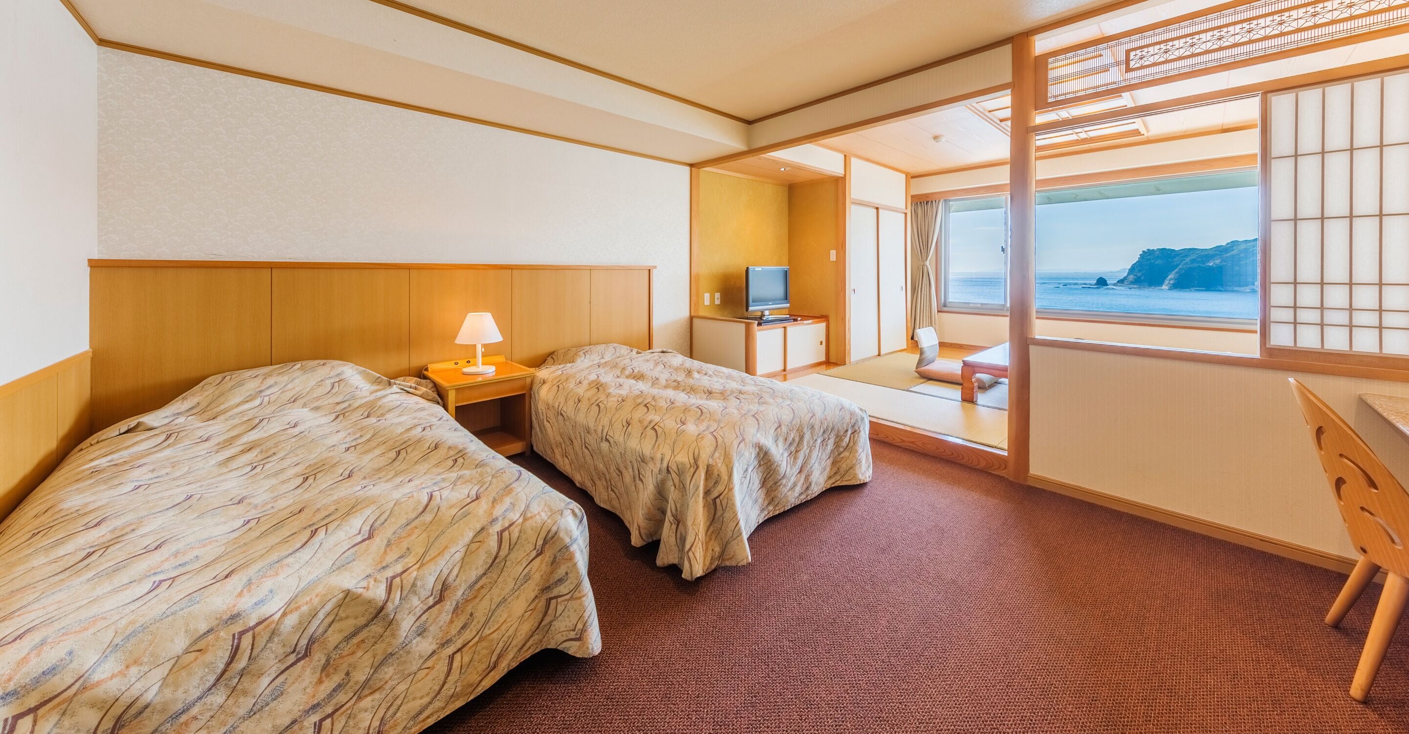 Premium bedding, in-room safe, WiFi (free)