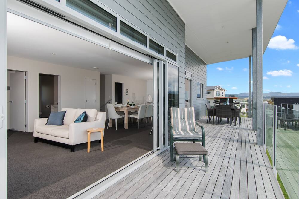 Sea It All On Devon - Mangawhai Holiday Home