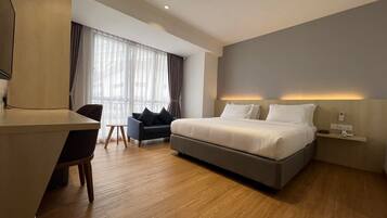 Signature Deluxe King | In-room safe, desk, blackout drapes, soundproofing