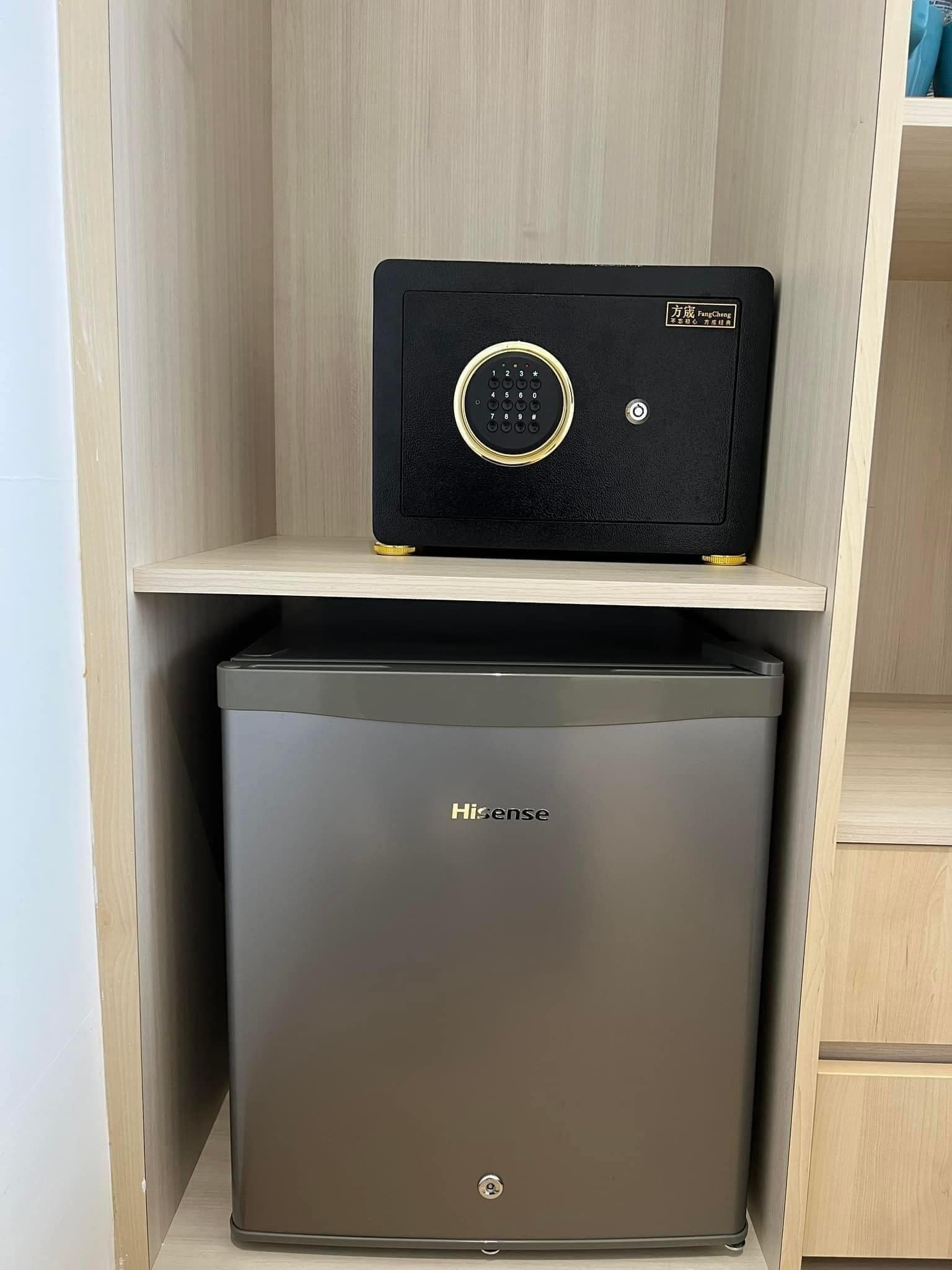 1 bedroom, in-room safe, desk, blackout curtains