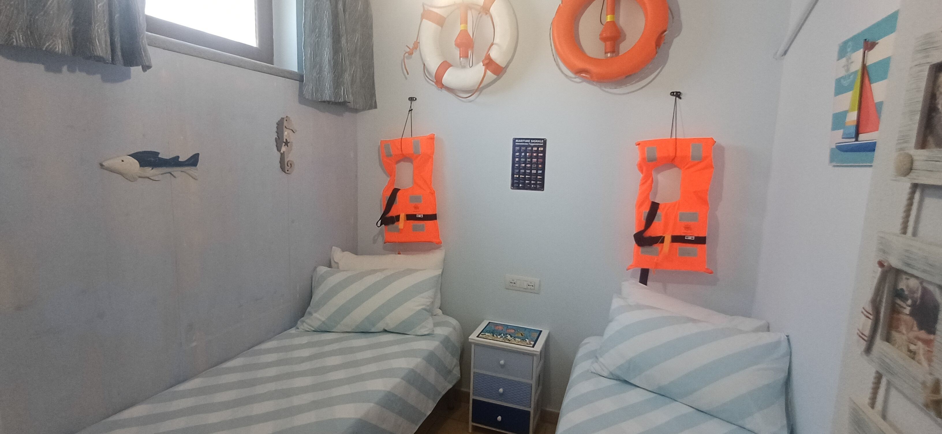 2 bedrooms, in-room safe, iron/ironing board, free WiFi