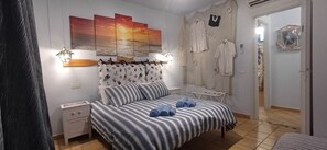 2 bedrooms, in-room safe, iron/ironing board, free WiFi
