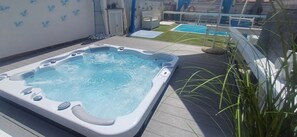 Bain à remous extérieur