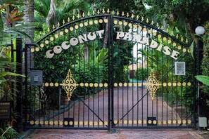 Exterior detail - Paradise Island Villa 3 features a private swimming pool in a luxurious tropical park. (Rawai)