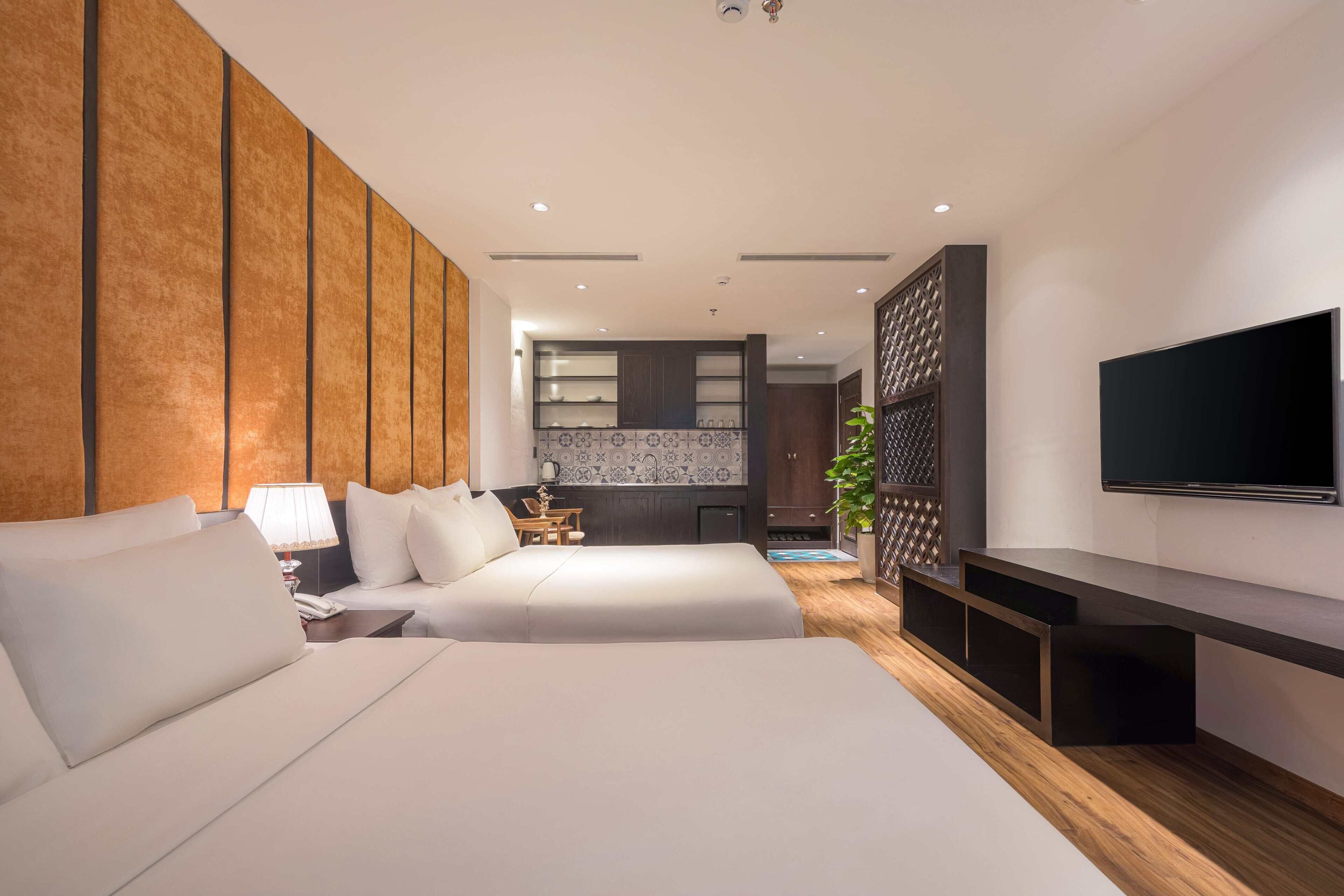 Family Studio Suite, 2 Queen Beds | Premium bedding, down comforters, memory foam beds, minibar