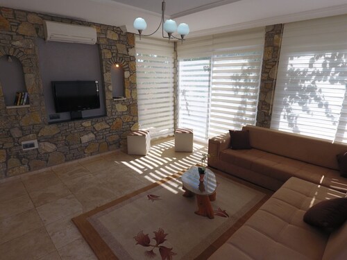 Calis Beach Villa by Ucuzavilla