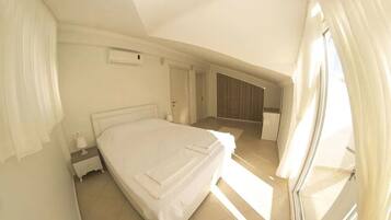 2 bedrooms, desk, free WiFi, bed sheets