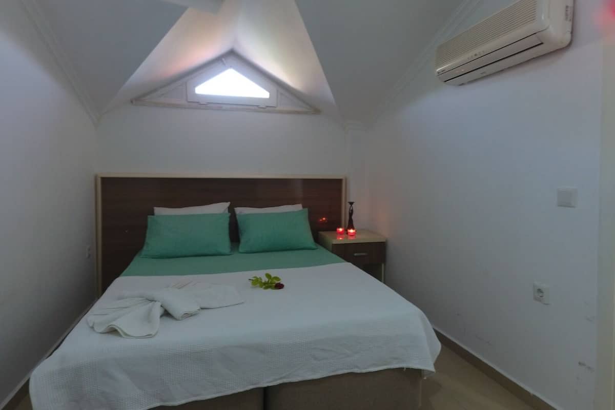 2 bedrooms, desk, free WiFi, bed sheets