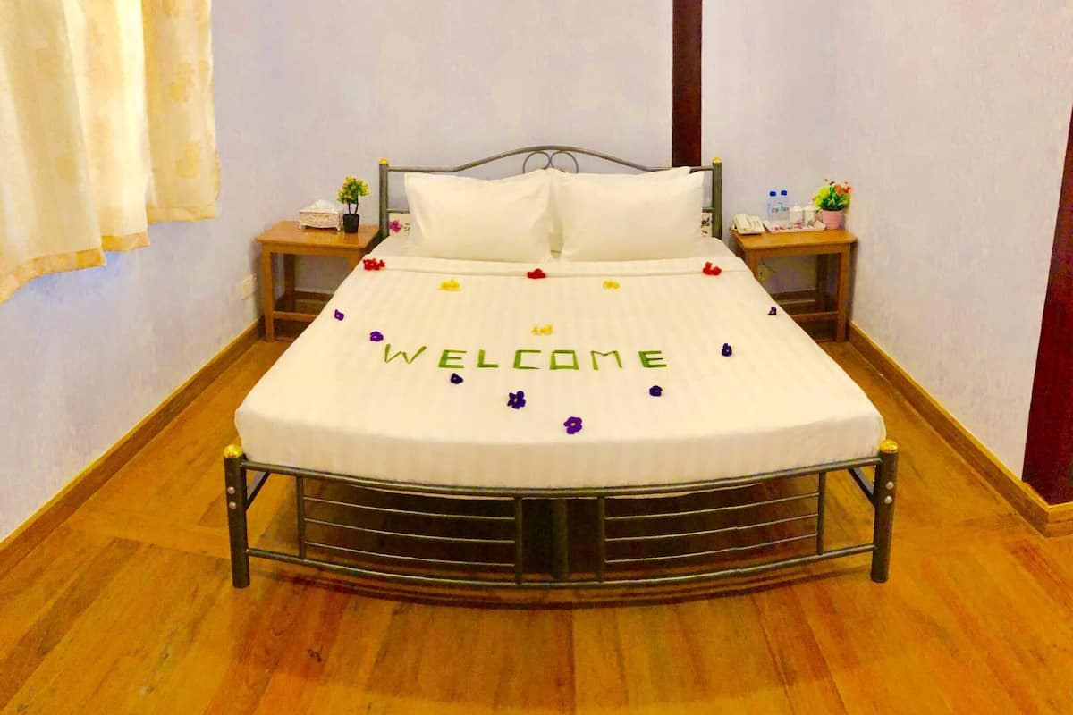 Deluxe Double Room | Soundproofing, WiFi (free), bed sheets