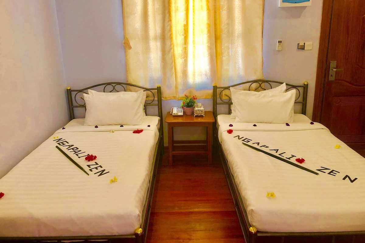 Deluxe Twin Room | Soundproofing, WiFi (free), bed sheets