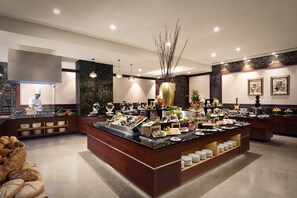 Breakfast, lunch, dinner served; international cuisine - Royal Tulip Muscat (Muscat)