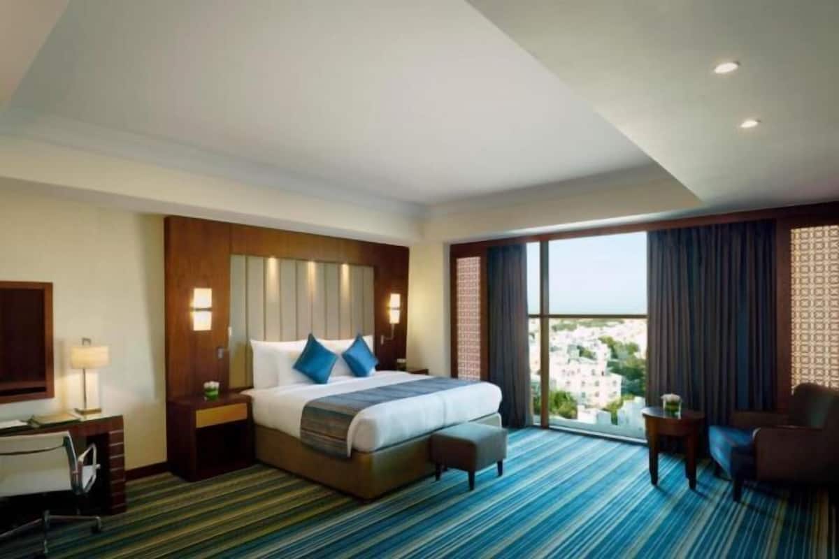 1 bedroom, Egyptian cotton sheets, premium bedding, memory foam beds
