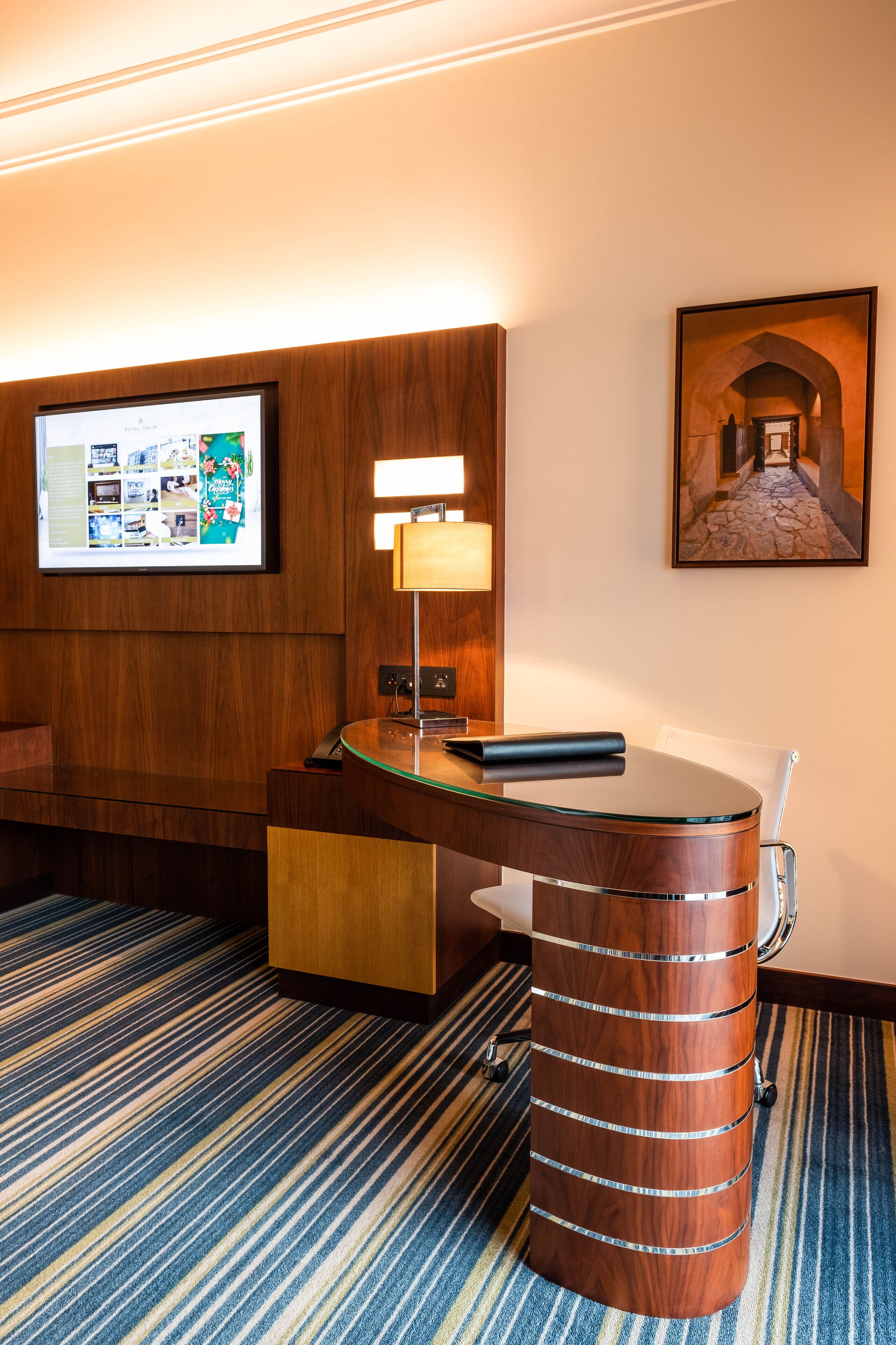 1 bedroom, egyptian cotton sheets, premium bedding, memory-foam beds