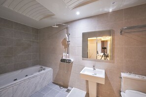 Kostenlose Toilettenartikel, Handtücher, Seife, Shampoo