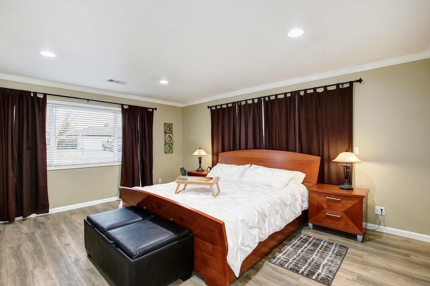 3 habitaciones, escritorio, tabla de planchar con plancha y wifi gratis 