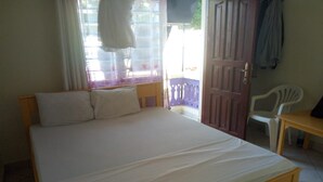 Single Room | Meja 