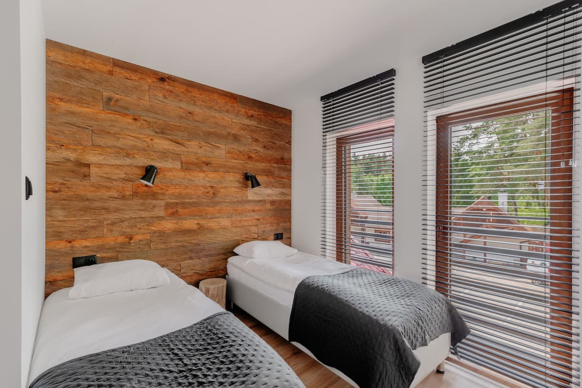 Klassieke kamer, 2 eenpersoonsbedden, niet-roken | Een strijkplank/strijkijzer, gratis wifi, beddengoed