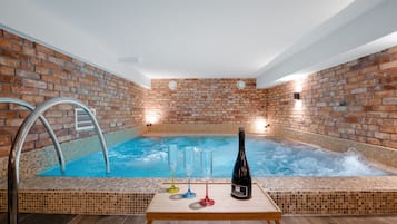 Bathtub spa indoor