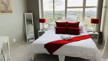 Penthouse, pemandangan samudra | 3 kamar tidur, meja kerja, dan ruang kerja ramah laptop