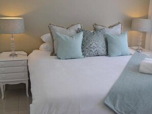 Condo (Ocean) | 2 chambres, bureau, espace de travail pour ordinateurs portables