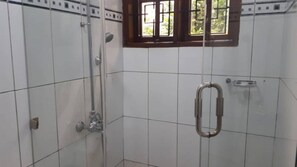 Standard Double Room | Bathroom